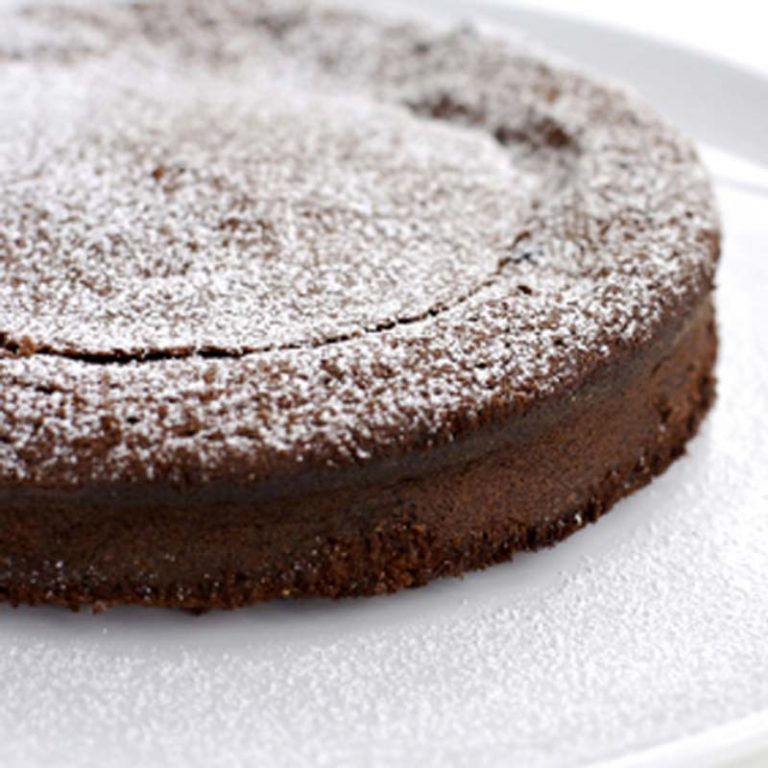 Rich and Delicious Flourless Chocolate Cake Recipe