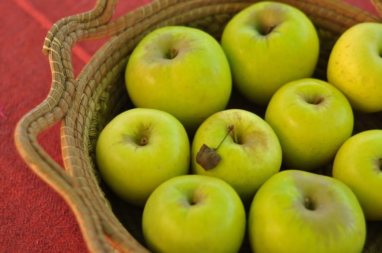 How to Keep Apples from Turning Brown: Fruit-Fresh